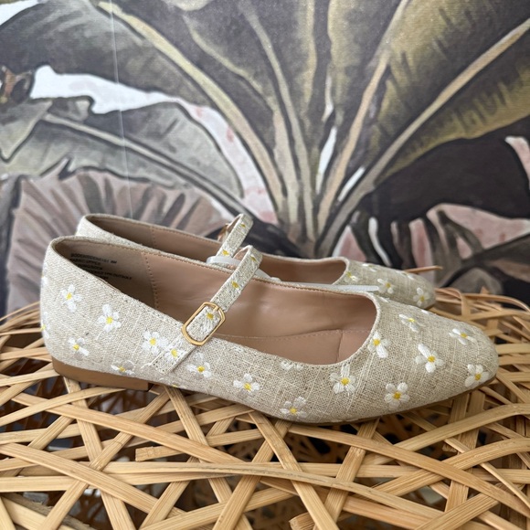 Steve Madden cream Floral daisy Embroidered Mid Strap ballet Flats Mary Jane - Picture 2 of 6